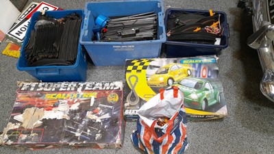 Lot 472 - 3 BOXES OF TRACK 2 SETS OF SCALEXTRIC'S