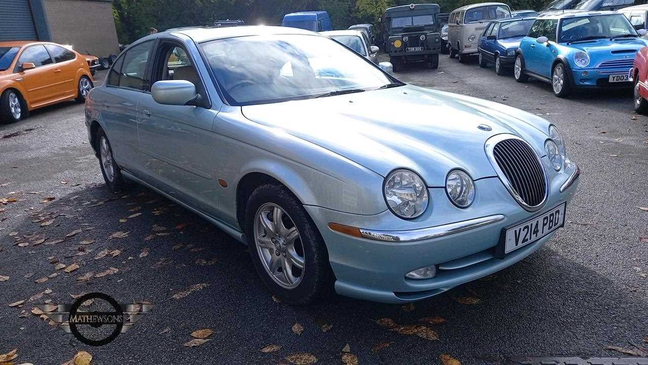 Lot 532 - 1999 JAGUAR S-TYPE V6