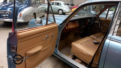 Lot 314 - 1969 DAIMLER V8 250