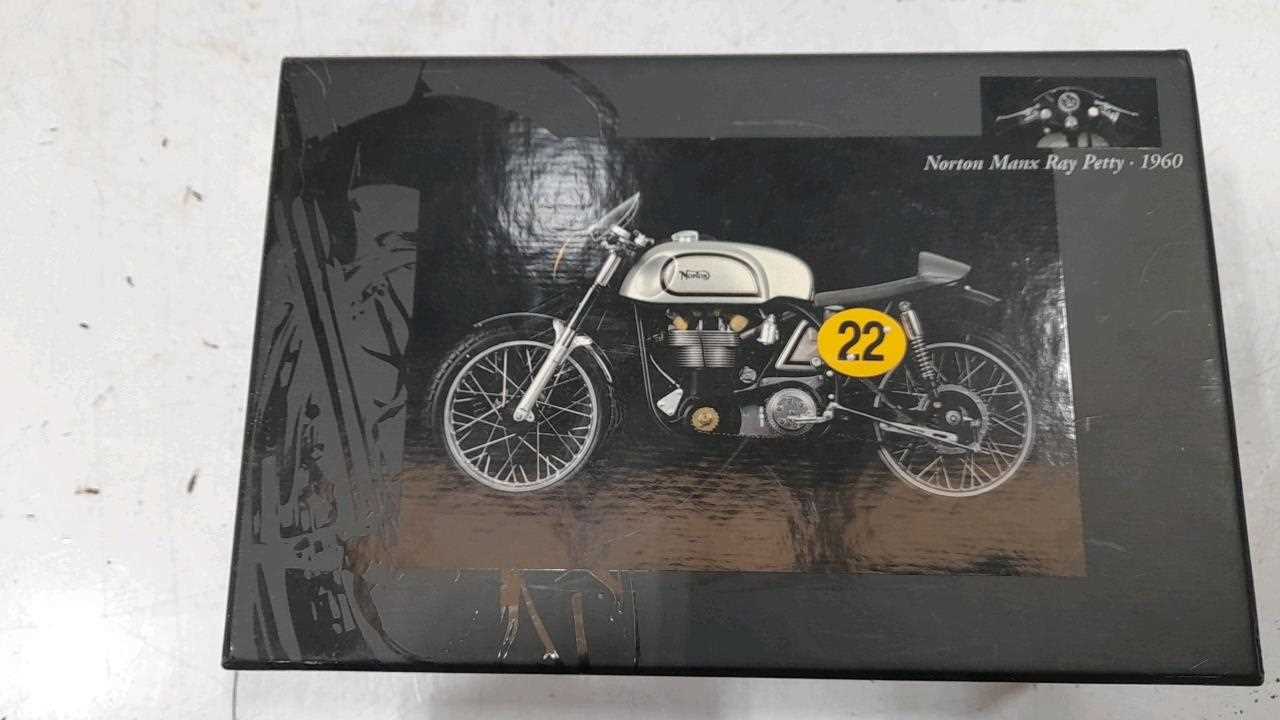 Lot 368 - MINICHAMPS 1.12 SCALE NORTON MANX RAY PETTY