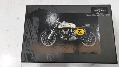 Lot 368 - MINICHAMPS 1.12 SCALE NORTON MANX RAY PETTY 1960 MODEL