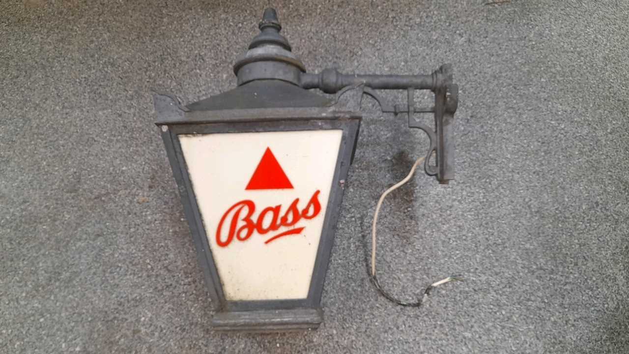 Lot 162 - BASS WALL MOUNTED LIGHT