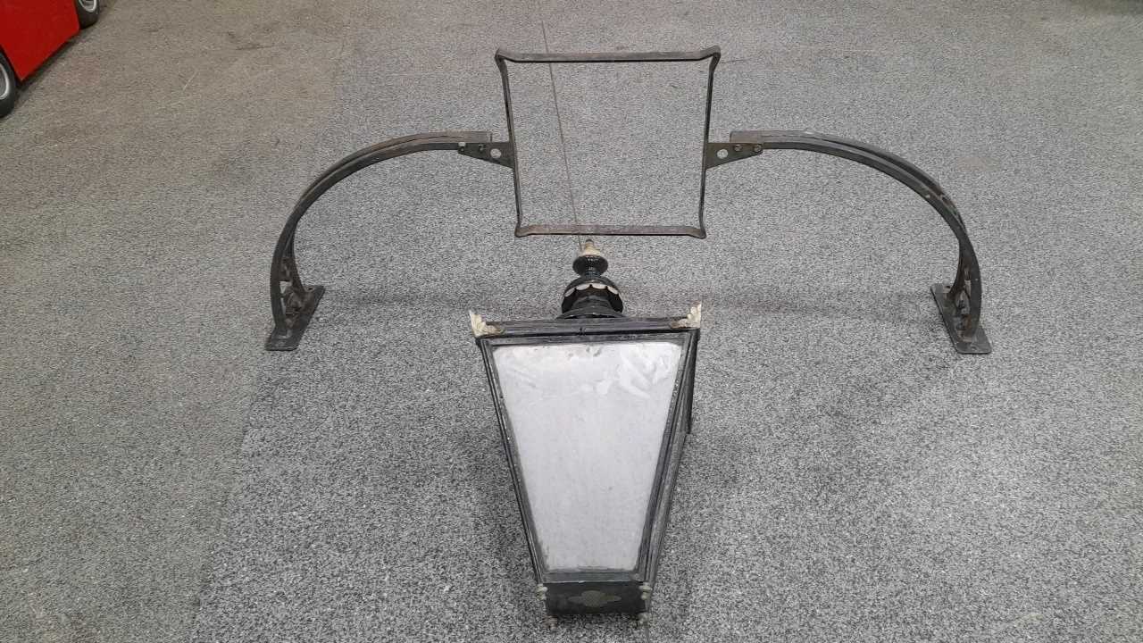 Lot 187 - THORNBURY CASTLE PUB LAMP AND WALL BRACKET