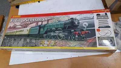 Lot 403 - HORNBY FLYING SCOTSMAN TRAIN SET