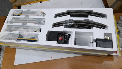 Lot 427 - HORNBY EUROSTAR TRAIN SET