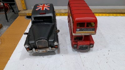 Lot 443 - LONDON TAXI & ROUTE MASTER BUS TIN PLATE MODELS