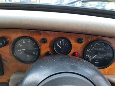 Lot 313 - 1994 MG RV8