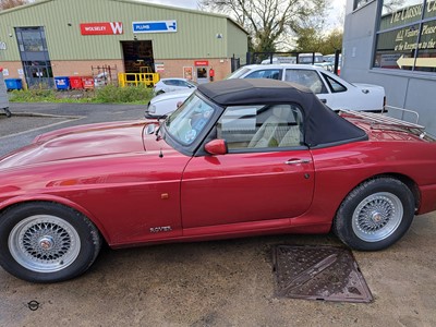 Lot 313 - 1994 MG RV8