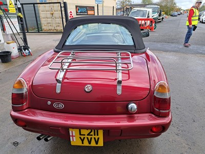 Lot 313 - 1994 MG RV8