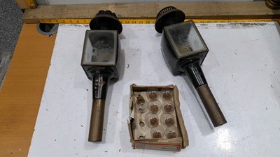 Lot 529 - 2X BLACK COACH LAMPS AND A BOX OF BULBS