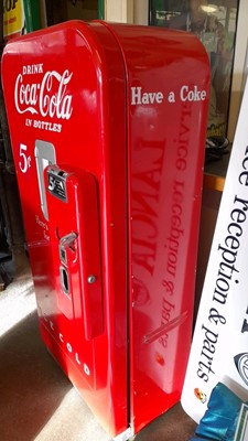 Lot 320 - COCA COLA VENDING MACHINE C 1948