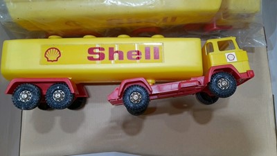 Lot 80 - SELECTION OF PERIOD PLASTIC SHELL MODELS
