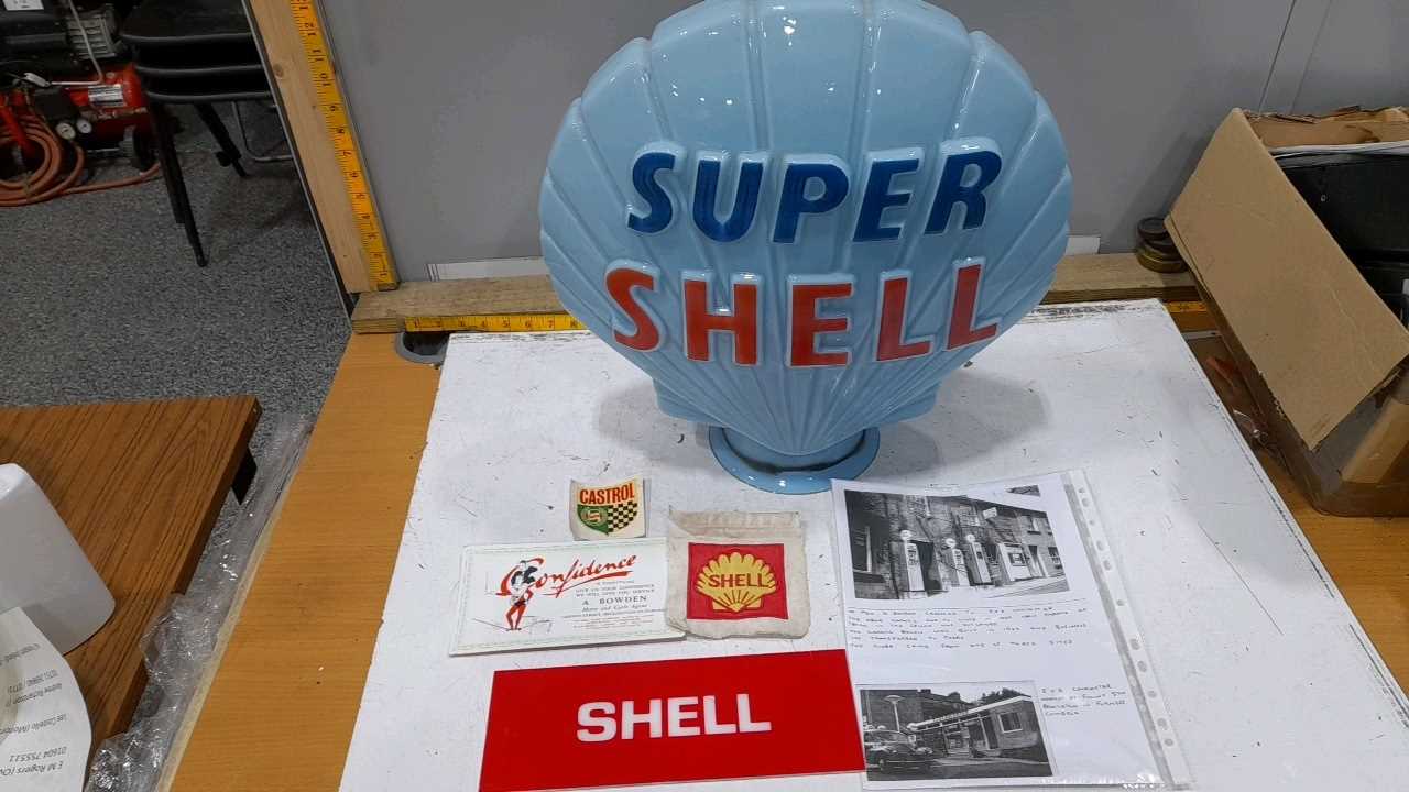 Lot 117 - SUPER SHELL BLUE PETROL PUMP GLASS GLOBE