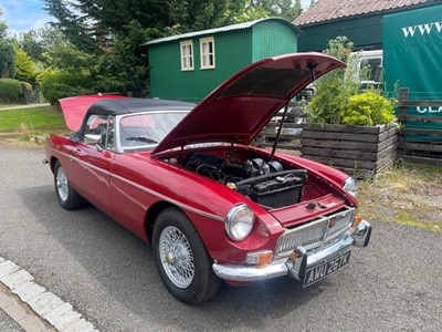 Lot 394 - 1968 DAIMLER 4.2 SOVEREIGN