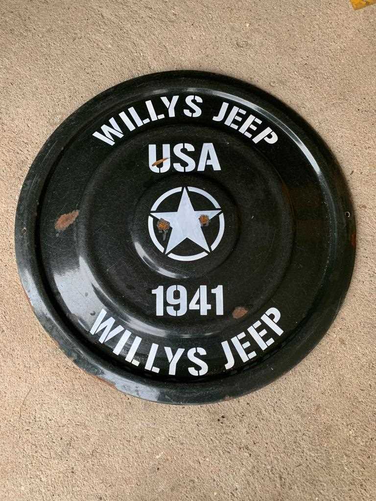 Lot 307 - WILLY'S JEEP USA 1941 SIGN  22" DIA