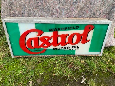 Lot 471 - WAKEFIELD CASTROL MOTOR OIL LIGHT-UP SIGN  42" X 17"