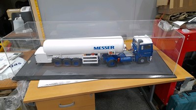 Lot 388 - ERF 4X2 TEACTOR UNIT & 3 AXLE CRYOGENIC TANKER TRAILER SCALE MODEL