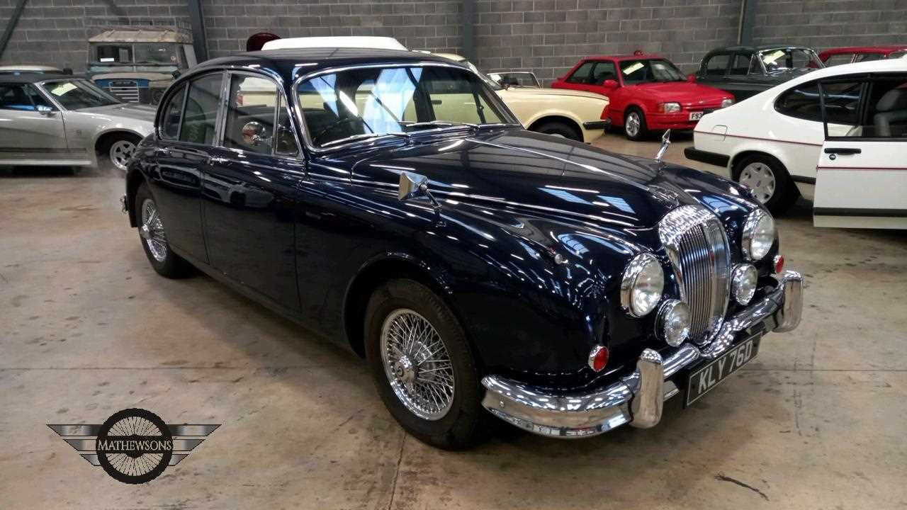 Lot 389 - 1966 DAIMLER V8 250