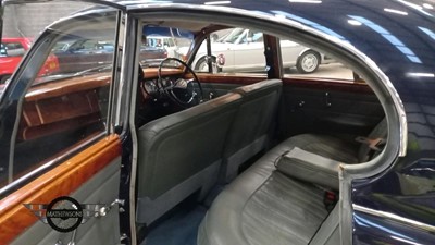 Lot 389 - 1966 DAIMLER V8 250