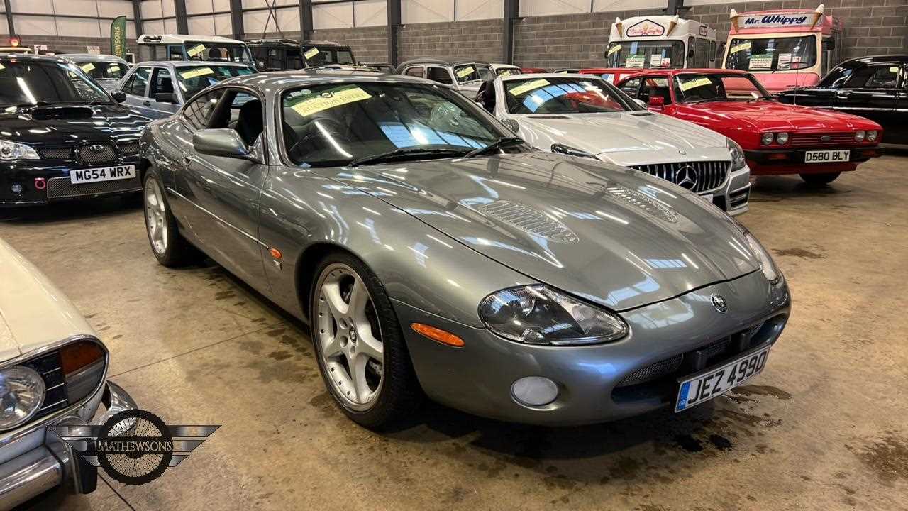 Lot 228 - 2002 JAGUAR XKR COUPE AUTO