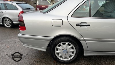 Lot 421 - 1998 MERCEDES C240 ELEGANCE AUTO