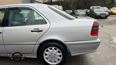 Lot 421 - 1998 MERCEDES C240 ELEGANCE AUTO