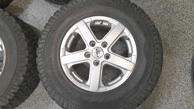 Lot 573 - SET OF 4 ALLOY & 1X STEEL RANGE ROVER SPORT WHEELS AND TYRES