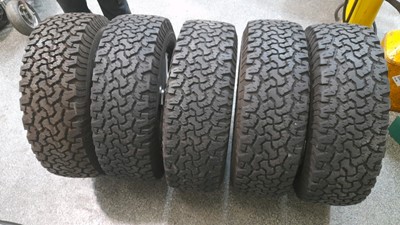 Lot 573 - SET OF 4 ALLOY & 1X STEEL RANGE ROVER SPORT WHEELS AND TYRES