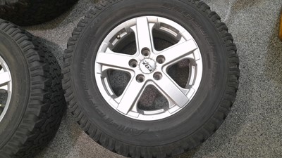 Lot 573 - SET OF 4 ALLOY & 1X STEEL RANGE ROVER SPORT WHEELS AND TYRES