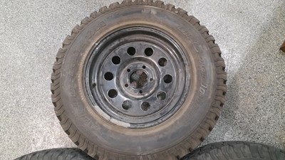 Lot 573 - SET OF 4 ALLOY & 1X STEEL RANGE ROVER SPORT WHEELS AND TYRES