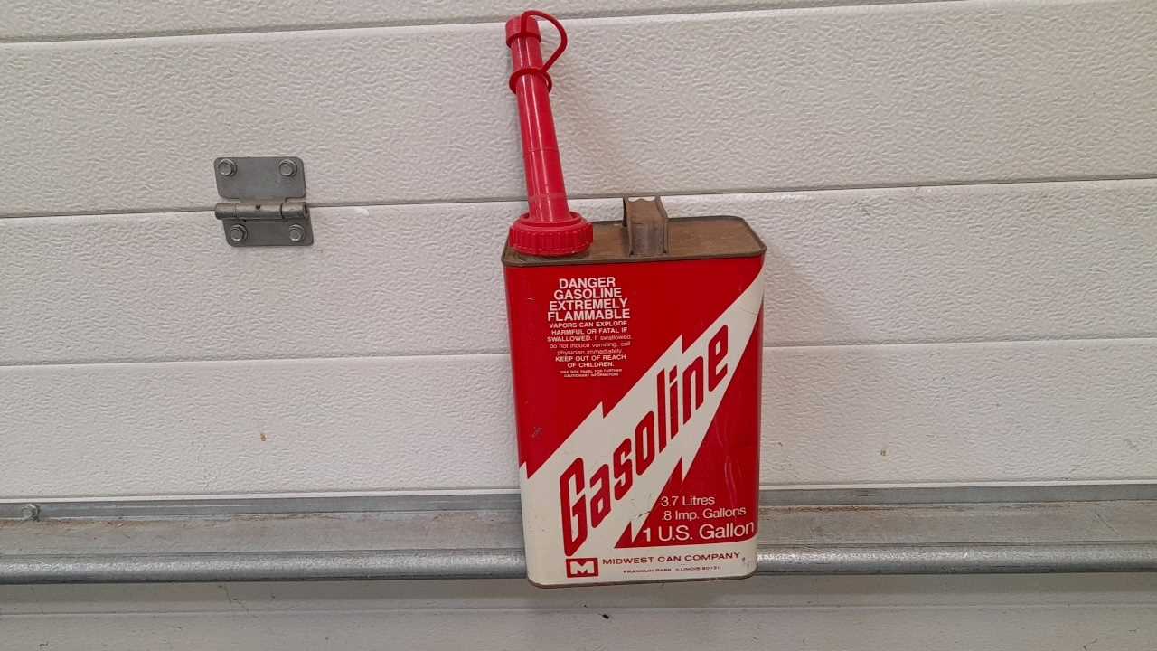 Lot 302 - 1X 3.75 LITRE GASOLINE CAN WITH PLASTIC SPOUT