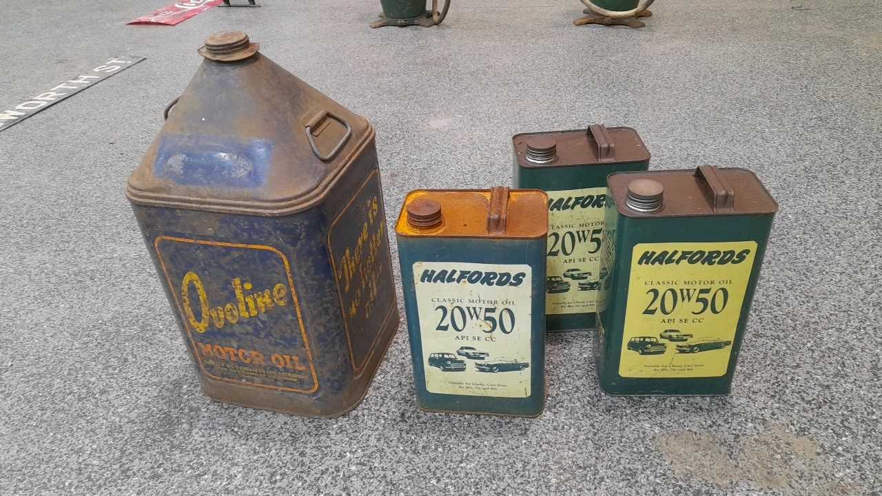 Lot 640 - SELECTION OF OIL CANS