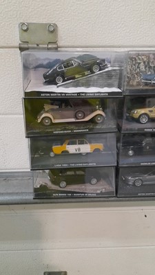 Lot 392 - 32 MODEL OO7 CARS ,OF THE JAMES BOND MOVIES