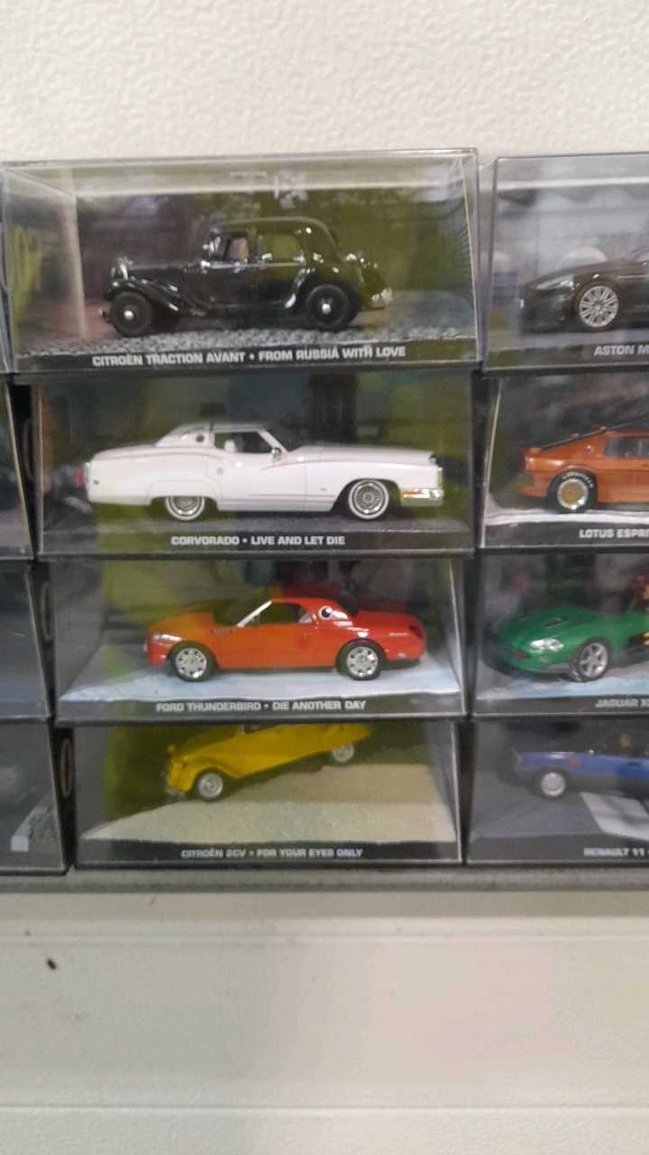 Lot 392 - 32 MODEL OO7 CARS ,OF THE JAMES BOND MOVIES