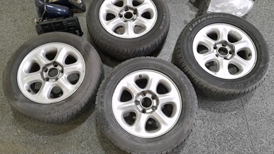 Lot 588 - FORD GRANADA SCORPIO PARTS & 4 ALLOY WHEELS AND TYRES