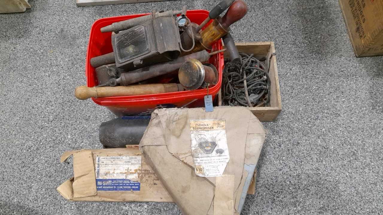 Lot 604 OLD FIRE EXTINGUISHERS AND ASSORTED BOX   15028 0 Medium 