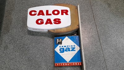 Lot 72 - CALOR GAS DEALER LIGHT UP DOUBLE SIDED SIGN 36" X 30"  & CALOR GAS GOLF TEE SET
