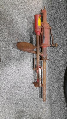 Lot 560 - OIL BARREL PUMP