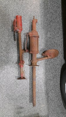 Lot 560 - OIL BARREL PUMP