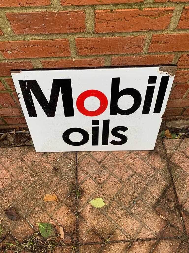Lot 43 - MOBIL OILS ENAMEL SIGN  23" x 17"