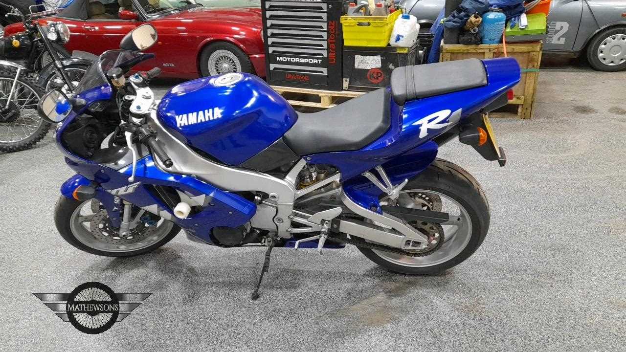 Lot 149 - 1999 YAMAHA YZF-R1