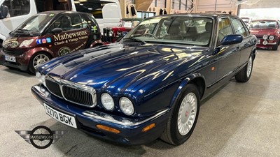 Lot 279 - 1998  JAGUAR XJ8 AUTO