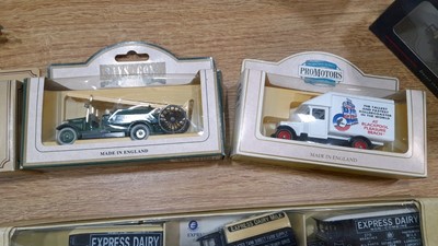 Lot 612 - 2 BOXES OF VARIOUS DIE-CAST MODELS