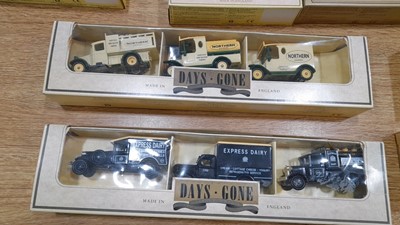 Lot 612 - 2 BOXES OF VARIOUS DIE-CAST MODELS
