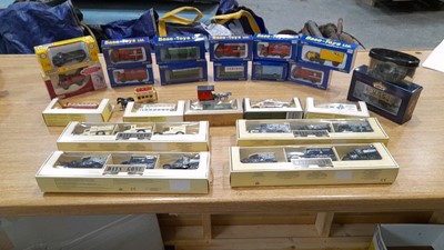 Lot 612 - 2 BOXES OF VARIOUS DIE-CAST MODELS