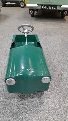 Lot 194 - CHILDS PEDAL CAR