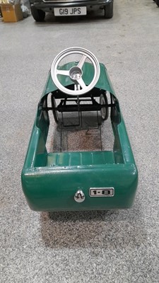 Lot 194 - CHILDS PEDAL CAR