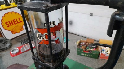 Lot 214 - GARAGE OIL DISPENSER