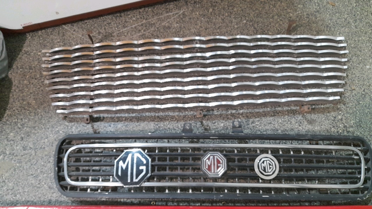 Lot 250 3X WALL HANGER CAR GRILLES