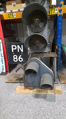 Lot 366 - RAILWAY TRACK SIGNAL WITH DIRECTION MARKER PN86